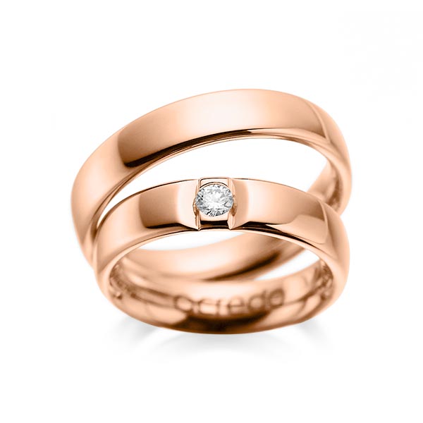 Set klassieke trouwringen in roodgoud 14 kt. met in totaal 0,12 ct. Briljant tw/si van acredo - A-1089-4 Set klassieke trouwringen in roodgoud 14 kt. met in totaal 0,12 ct. Briljant tw/si van acredo - A-1089-4