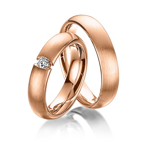 Set klassieke trouwringen in roodgoud 14 kt. met in totaal 0,12 ct. Briljant tw/si van Steinberg