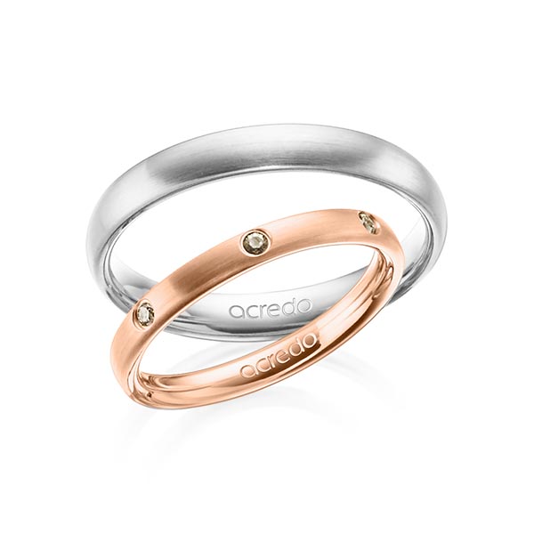 Set klassieke trouwringen in roodgoud 14 kt. met in totaal 0,14 ct. Briljant Cognac van acredo