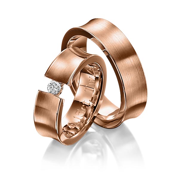 Set klassieke trouwringen in roodgoud 14 kt. met in totaal 0,15 ct. Briljant tw/si van Eternal Touch - Y-1128-6 Set klassieke trouwringen in roodgoud 14 kt. met in totaal 0,15 ct. Briljant tw/si van Eternal Touch - Y-1128-6