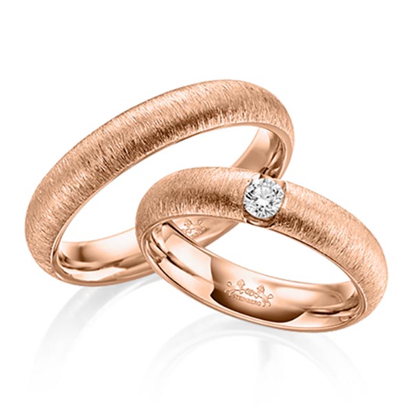 Set klassieke trouwringen in roodgoud 14 kt. met in totaal 0,15 ct. Briljant tw/si van Steinberg
