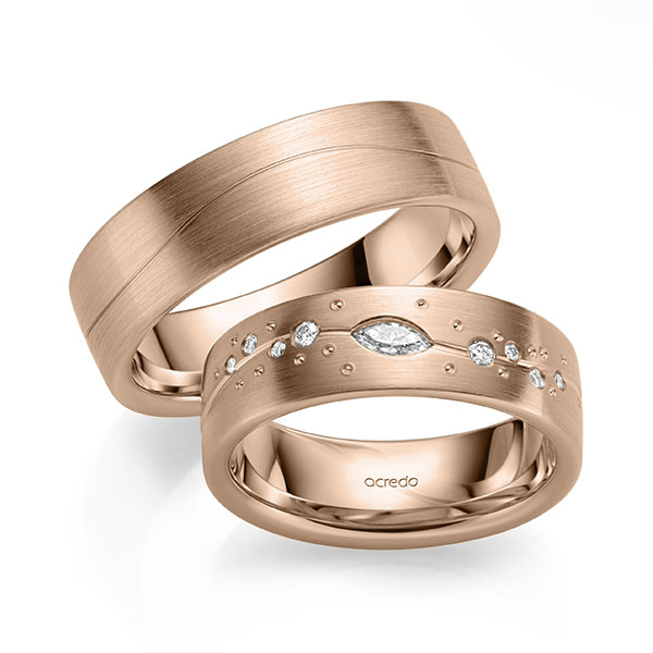 Set Klassieke trouwringen in roodgoud 14 kt. met in totaal 0,166 ct. Briljant tw,vs van acredo