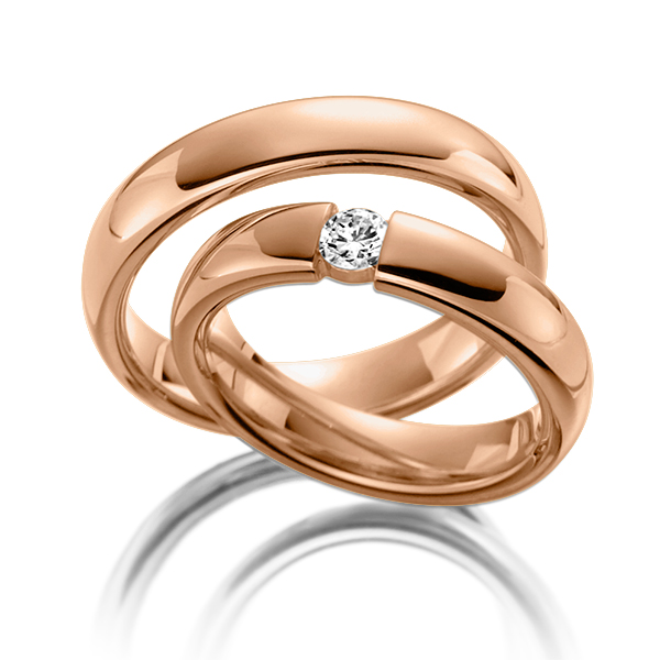 Set klassieke trouwringen in roodgoud 14 kt. met in totaal 0,17 ct. Briljant tw/si van Steinberg
