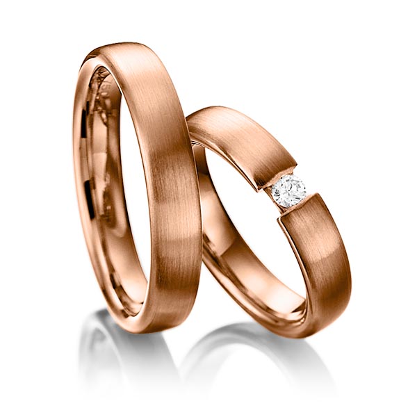Set klassieke trouwringen in roodgoud 14 kt. met in totaal 0,1 ct. Briljant tw/si van Eternal Touch