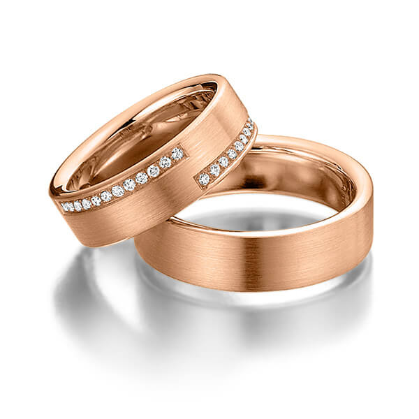 Set klassieke trouwringen in roodgoud 14 kt. met in totaal 0,24 ct. Briljant tw/si van Steinberg