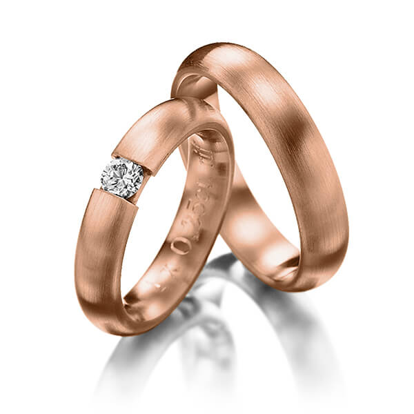 Set klassieke trouwringen in roodgoud 14 kt. met in totaal 0,25 ct. Briljant r,if van Eternal Touch - Y-1116-7 Set klassieke trouwringen in roodgoud 14 kt. met in totaal 0,25 ct. Briljant r,if van Eternal Touch - Y-1116-7