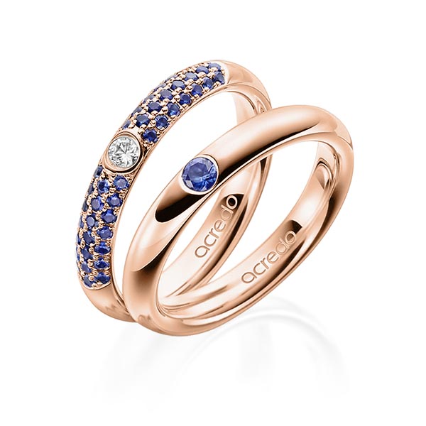 Set klassieke trouwringen in roodgoud 14 kt. met in totaal 0,496 ct. Briljant Saffier Blauw tw/si van acredo
