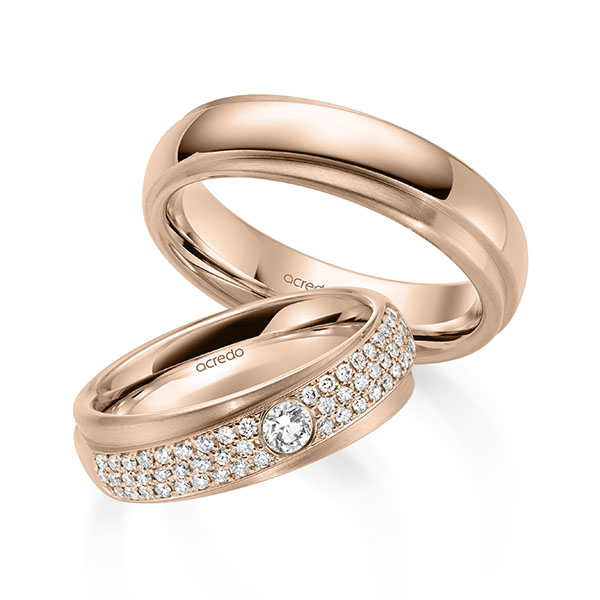 Set Klassieke trouwringen in roodgoud 14 kt. met in totaal 0,582 ct. Briljant tw/si van acredo Set Klassieke trouwringen in roodgoud 14 kt. met in totaal 0,582 ct. Briljant tw/si van acredo