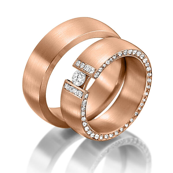 Set klassieke trouwringen in roodgoud 14 kt. met in totaal 0,63 ct. Briljant tw/si van Steinberg