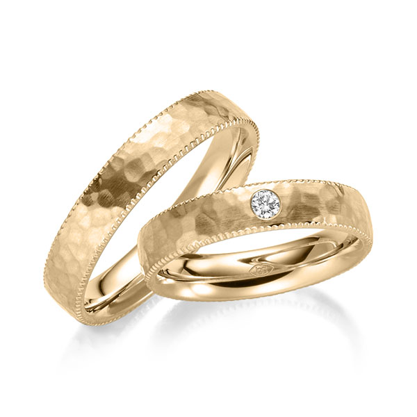 Set Klassieke trouwringen in roségoud 14 kt. , hamerslag met in totaal 0,06 ct. Briljant tw/si - UQ-1027-3 Set Klassieke trouwringen in roségoud 14 kt. , hamerslag met in totaal 0,06 ct. Briljant tw/si - UQ-1027-3