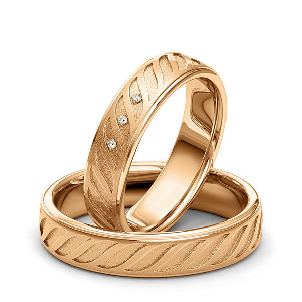 Set Klassieke trouwringen in roségoud 14 kt. Laser Structuur met in totaal 0,015 ct. Briljant tw/si van Eternal Touch