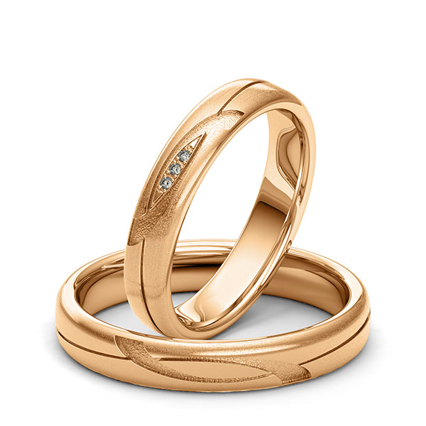Set klassieke trouwringen in roségoud 14 kt. Laser Structuur met in totaal 0,015 ct. Briljant tw/si van Eternal Touch