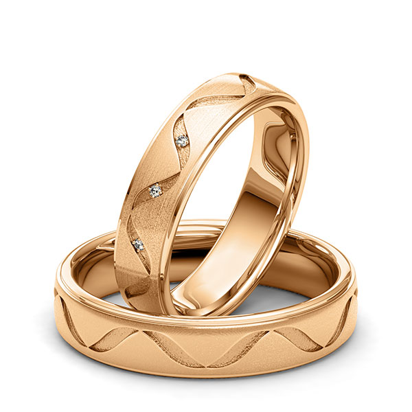 Set Klassieke trouwringen in roségoud 14 kt. Laser Structuur met in totaal 0,015 ct. Briljant tw/si van Eternal Touch
