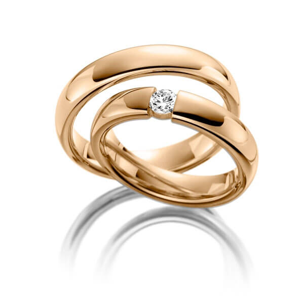 Set klassieke trouwringen in roségoud 14 kt. met in totaal 0,17 ct. Briljant tw/si van Steinberg