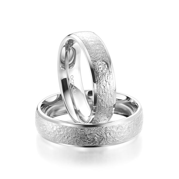 Set Klassieke trouwringen in witgoud 14 kt. , crushed met in totaal 0,08 ct. Briljant tw/si van acredo