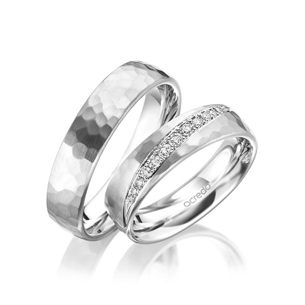 Set klassieke trouwringen in witgoud 14 kt. hamerslag met in totaal 0,206 ct. Briljant tw/si van acredo - A-2012-1