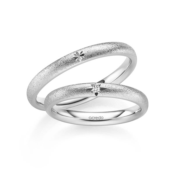 Set klassieke trouwringen in witgoud 14 kt. met in totaal 0,015 ct. Briljant tw/si van acredo