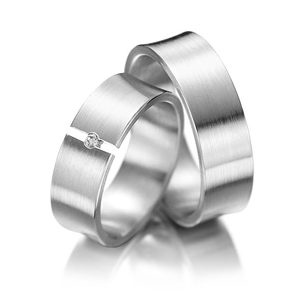 Set klassieke trouwringen in witgoud 14 kt. met in totaal 0,02 ct. Briljant tw/si van Eternal Touch