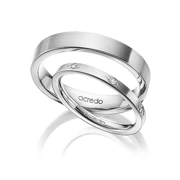 Set klassieke trouwringen in witgoud 14 kt. met in totaal 0,035 ct. Briljant tw/si van acredo