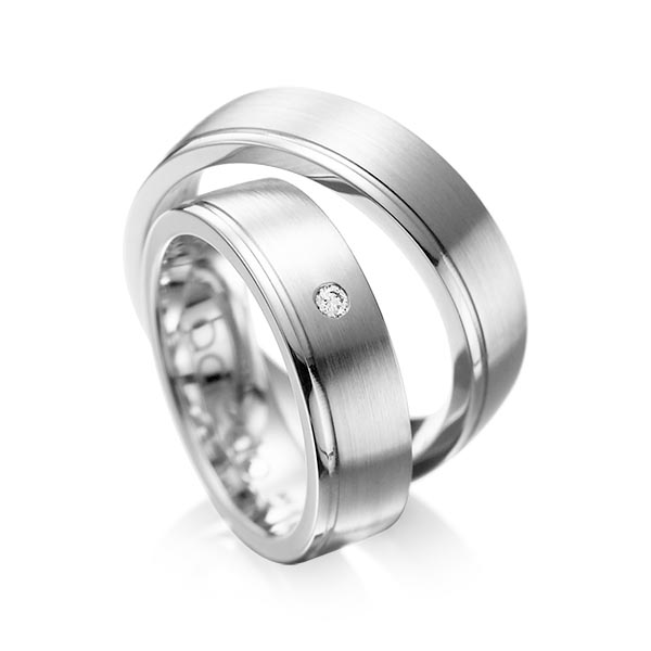 Set Klassieke trouwringen in witgoud 14 kt. met in totaal 0,03 ct. Briljant tw/si van acredo