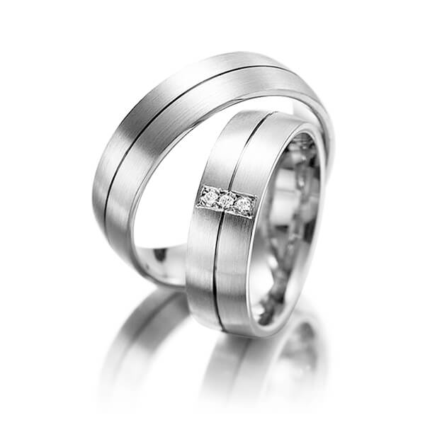 Set Klassieke trouwringen in witgoud 14 kt. met in totaal 0,03 ct. Briljant tw/si van Merii - M-1141-4 Set Klassieke trouwringen in witgoud 14 kt. met in totaal 0,03 ct. Briljant tw/si van Merii - M-1141-4