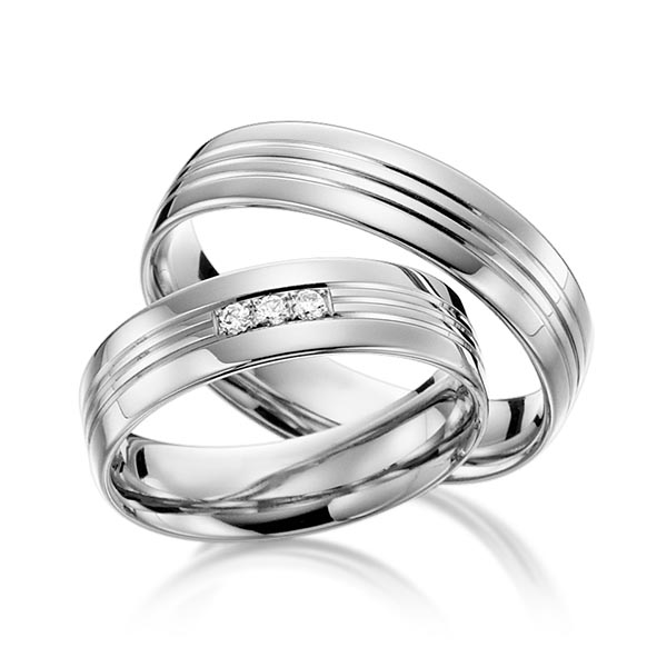 Set Klassieke trouwringen in witgoud 14 kt. met in totaal 0,045 ct. Briljant tw/si van acredo