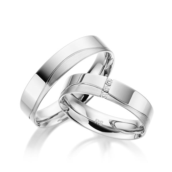 Set Klassieke trouwringen in witgoud 14 kt. met in totaal 0,045 ct. Briljant tw/si van acredo
