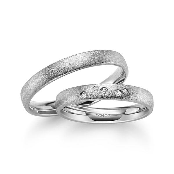 Set klassieke trouwringen in witgoud 14 kt. met in totaal 0,045 ct. Briljant tw/si van acredo