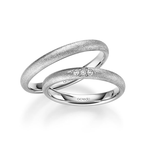 Set klassieke trouwringen in witgoud 14 kt. met in totaal 0,045 ct. Briljant tw/si van acredo