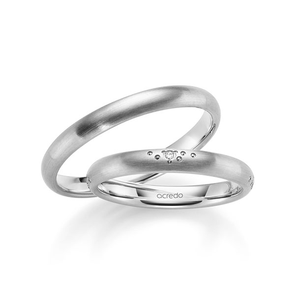 Set klassieke trouwringen in witgoud 14 kt. met in totaal 0,04 ct. Briljant tw/si van acredo