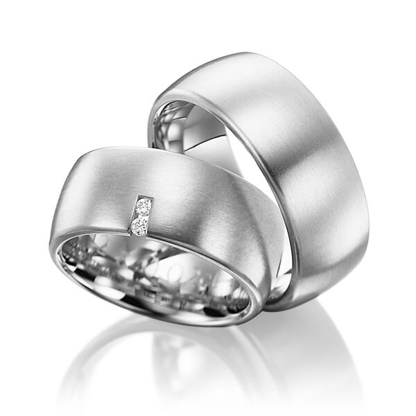 Set klassieke trouwringen in witgoud 14 kt. met in totaal 0,04 ct. Briljant tw/si van Eternal Touch