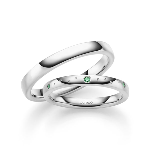 Set klassieke trouwringen in witgoud 14 kt. met in totaal 0,056 ct. Briljant van acredo