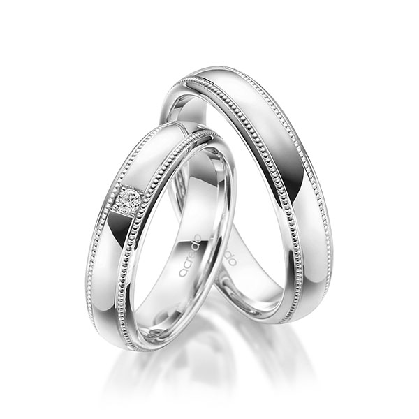 Set Klassieke trouwringen in witgoud 14 kt. met in totaal 0,05 ct. Briljant tw/si van acredo