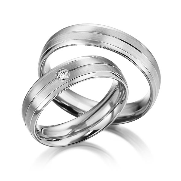 Set Klassieke trouwringen in witgoud 14 kt. met in totaal 0,05 ct. Briljant tw/si van acredo