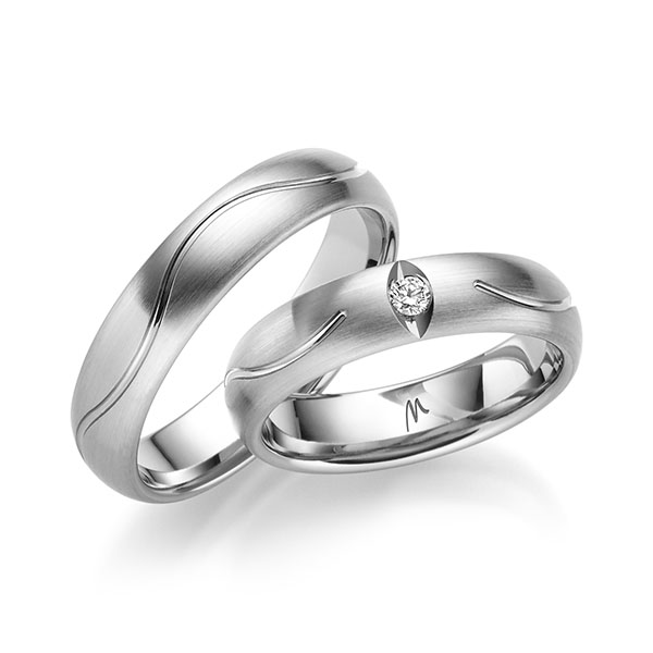 Set Klassieke trouwringen in witgoud 14 kt. met in totaal 0,05 ct. Briljant tw/si van Merii - M-1307-2 Set Klassieke trouwringen in witgoud 14 kt. met in totaal 0,05 ct. Briljant tw/si van Merii - M-1307-2