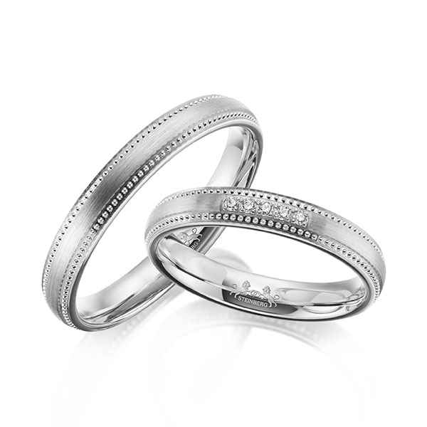 Set Klassieke trouwringen in witgoud 14 kt. met in totaal 0,05 ct. Briljant tw/si van Steinberg - Q-1642-4 Set Klassieke trouwringen in witgoud 14 kt. met in totaal 0,05 ct. Briljant tw/si van Steinberg - Q-1642-4