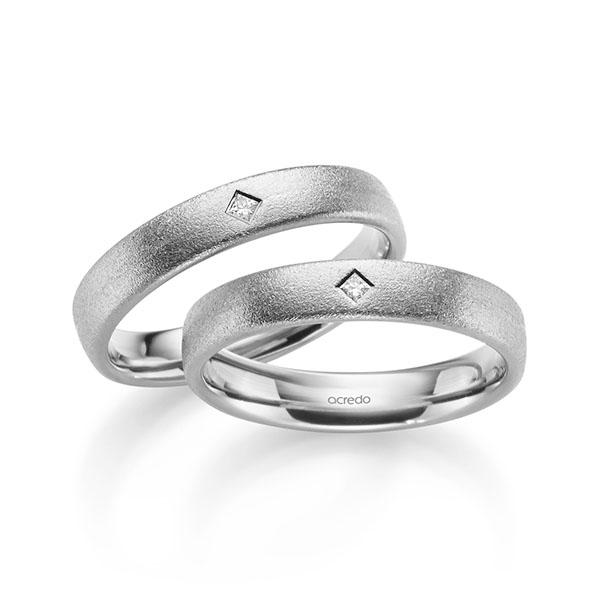 Set klassieke trouwringen in witgoud 14 kt. met in totaal 0,05 ct. Princess-Diamant tw/si van acredo