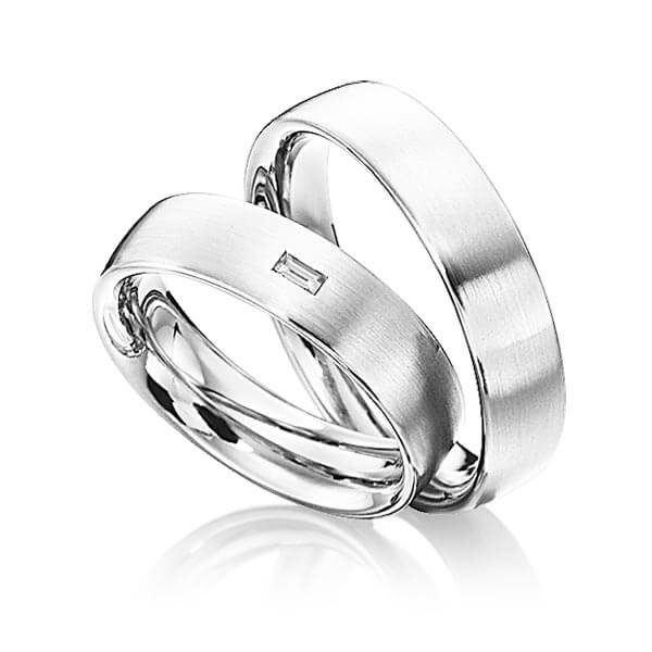 Set klassieke trouwringen in witgoud 14 kt. met in totaal 0,06 ct. Baguette-Diamant tw,vs van Eternal Touch