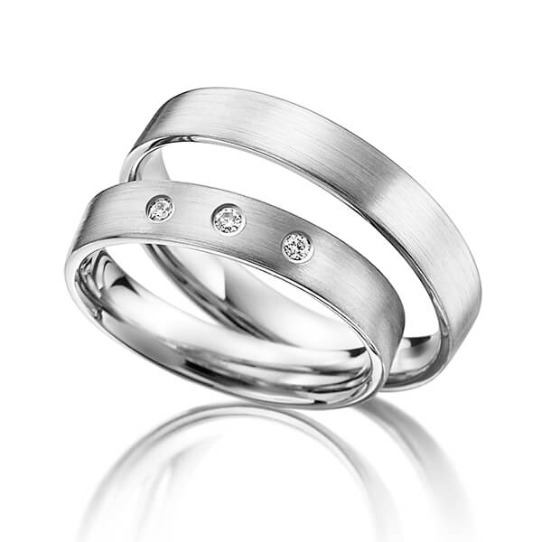 Set Klassieke trouwringen in witgoud 14 kt. met in totaal 0,06 ct. Briljant tw/si 