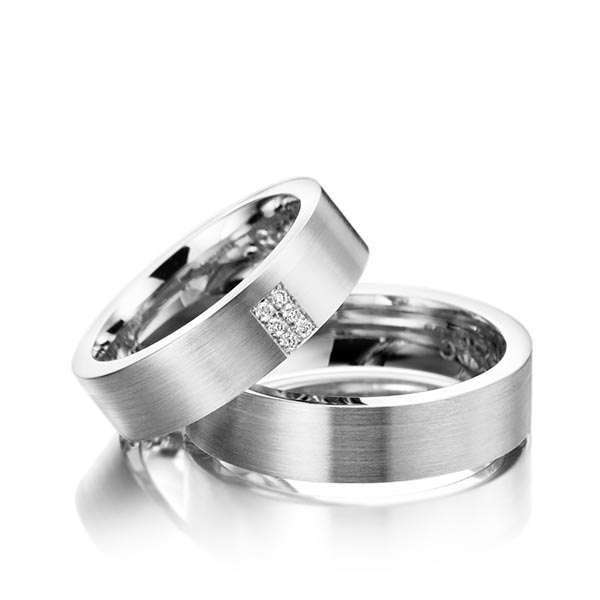 Set klassieke trouwringen in witgoud 14 kt. met in totaal 0,06 ct. Briljant tw/si van Eternal Touch - Y-1130-5 Set klassieke trouwringen in witgoud 14 kt. met in totaal 0,06 ct. Briljant tw/si van Eternal Touch - Y-1130-5