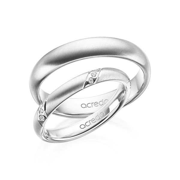 Set klassieke trouwringen in witgoud 14 kt. met in totaal 0,075 ct. Briljant tw/si van acredo