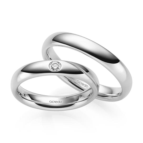 Set klassieke trouwringen in witgoud 14 kt. met in totaal 0,07 ct. Briljant tw/si van acredo