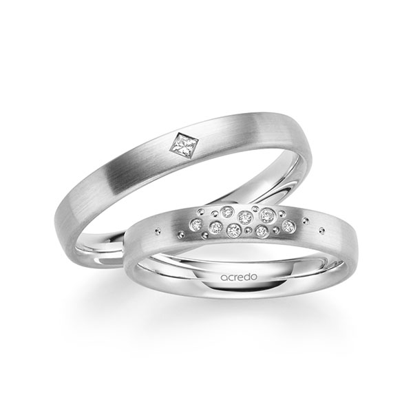 Set klassieke trouwringen in witgoud 14 kt. met in totaal 0,081 ct. Briljant & Princess-Diamant tw/si van acredo