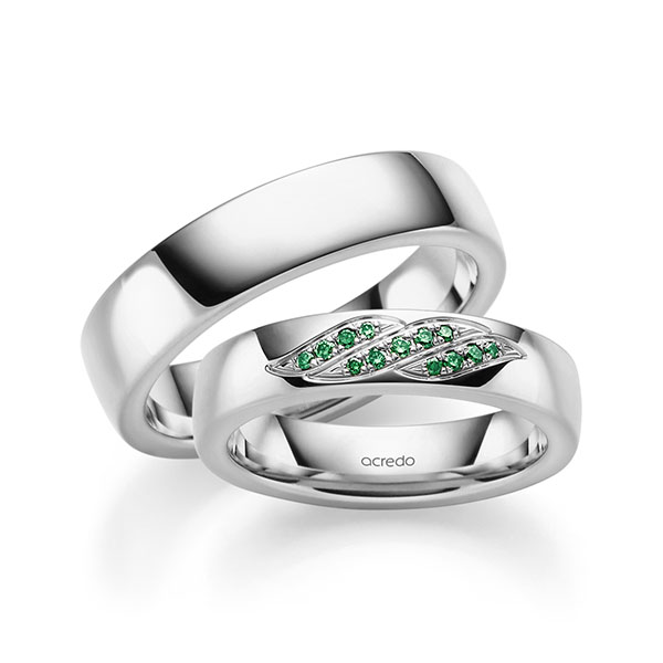 Set klassieke trouwringen in witgoud 14 kt. met in totaal 0,092 ct. Briljant van acredo
