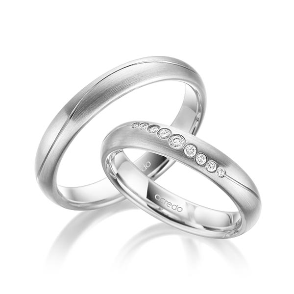 Set Klassieke trouwringen in witgoud 14 kt. met in totaal 0,101 ct. Briljant tw/si van acredo