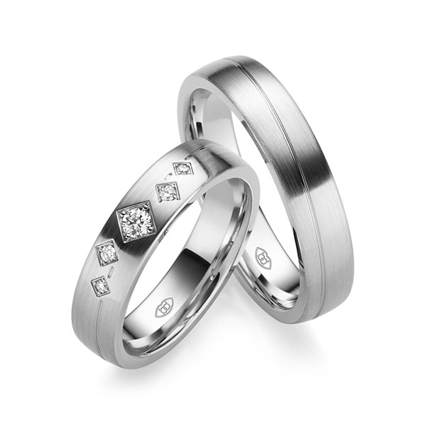 Set Klassieke trouwringen in witgoud 14 kt. met in totaal 0,116 ct. Briljant w,si 