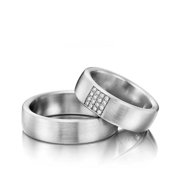 Set klassieke trouwringen in witgoud 14 kt. met in totaal 0,128 ct. Briljant tw/si van Steinberg - Q-1201-1 Set klassieke trouwringen in witgoud 14 kt. met in totaal 0,128 ct. Briljant tw/si van Steinberg - Q-1201-1