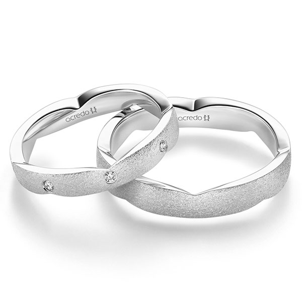 Set Klassieke trouwringen in witgoud 14 kt. met in totaal 0,12 ct. Briljant tw/si van acredo