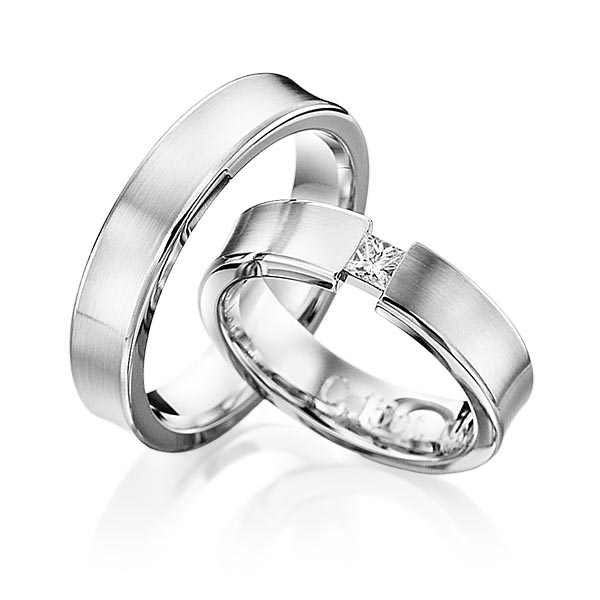 Set klassieke trouwringen in witgoud 14 kt. met in totaal 0,12 ct. Princess-Diamant tw/si van Eternal Touch