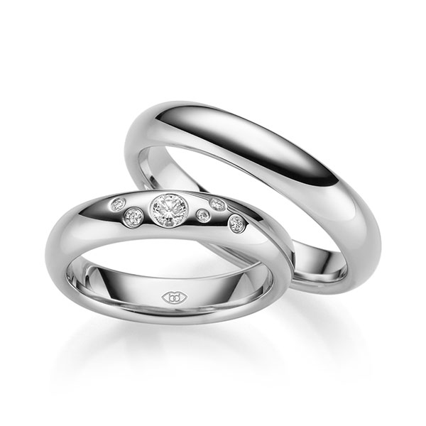 Set Klassieke trouwringen in witgoud 14 kt. met in totaal 0,146 ct. Briljant tw/si 